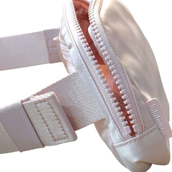 Lululemon Everywhere Belt Bag 1L Flush Pink NWT Crossbody Silver Hardware - Picture 3 of 7